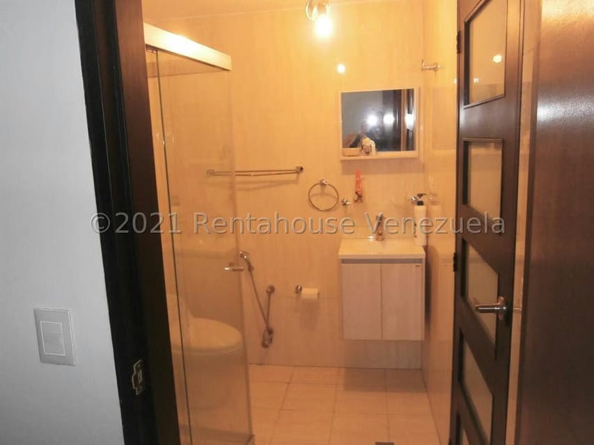 Casa (Multipes Niveles) en Venta en Colinas de Santa Monica, Distrito Metropolitano - 28