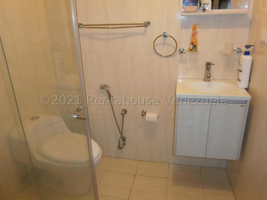 Casa (Multipes Niveles) en Venta en Colinas de Santa Monica, Distrito Metropolitano - 29