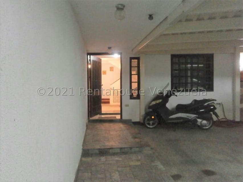 Casa (Multipes Niveles) en Venta en Colinas de Santa Monica, Distrito Metropolitano - 34
