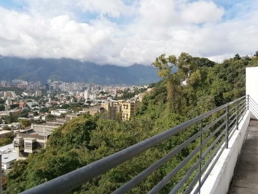 Casa (Multipes Niveles) en Venta en Colinas de Santa Monica, Distrito Metropolitano - 5