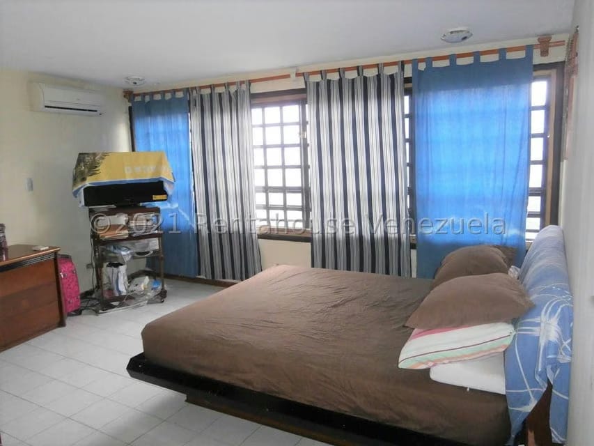 Casa (Multipes Niveles) en Venta en Colinas de Santa Monica, Distrito Metropolitano - 41