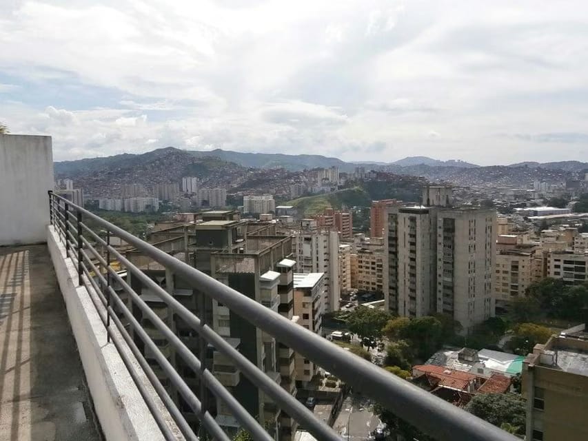 Casa (Multipes Niveles) en Venta en Colinas de Santa Monica, Distrito Metropolitano - 6