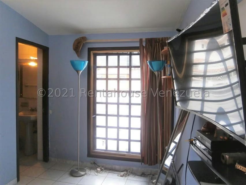 Casa (Multipes Niveles) en Venta en Colinas de Santa Monica, Distrito Metropolitano - 53