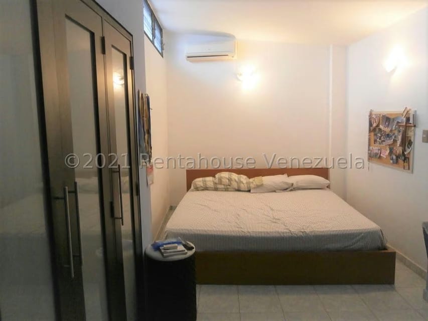 Casa (Multipes Niveles) en Venta en Colinas de Santa Monica, Distrito Metropolitano - 54