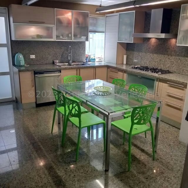 Apartamento (1 Nivel) en Alquiler en Chuao, Distrito Metropolitano - 11