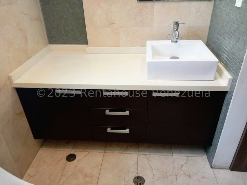 Apartamento (1 Nivel) en Alquiler en Chuao, Distrito Metropolitano - 76