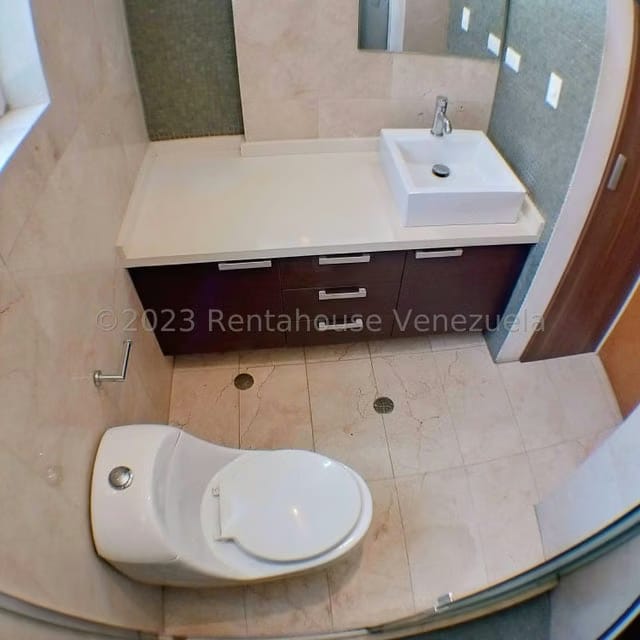 Apartamento (1 Nivel) en Alquiler en Chuao, Distrito Metropolitano - 80