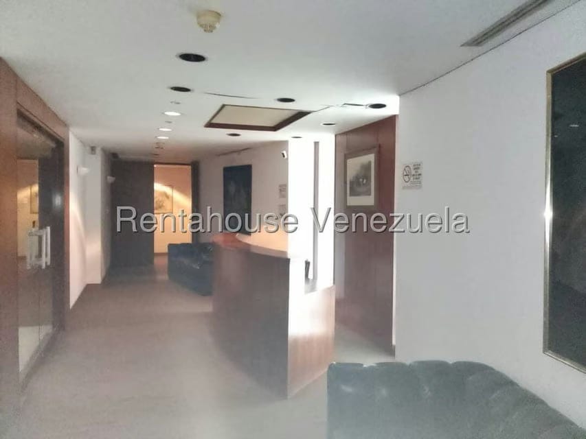 Comercial (Local Comercial) en Alquiler en Plaza Venezuela, Distrito Metropolitano - 2