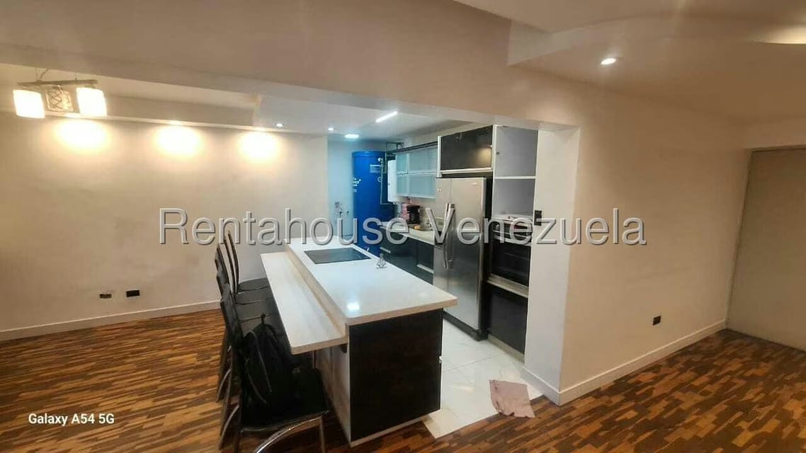 Apartamento (1 Nivel) en Alquiler en Guaicay, Distrito Metropolitano - 2