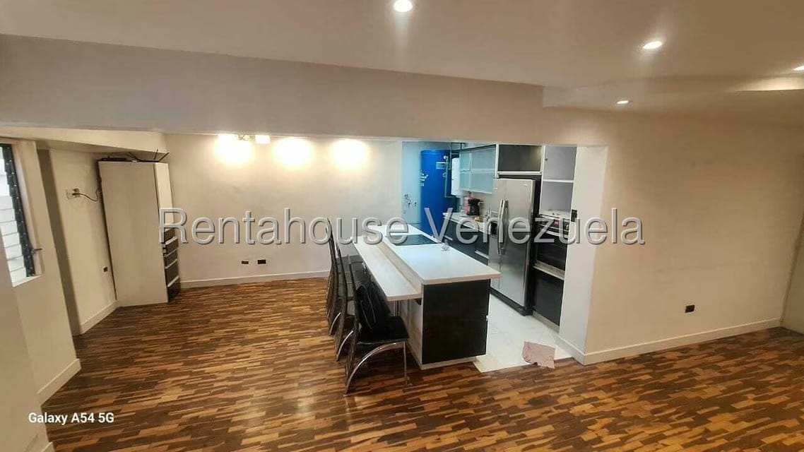 Apartamento (1 Nivel) en Alquiler en Guaicay, Distrito Metropolitano - 11
