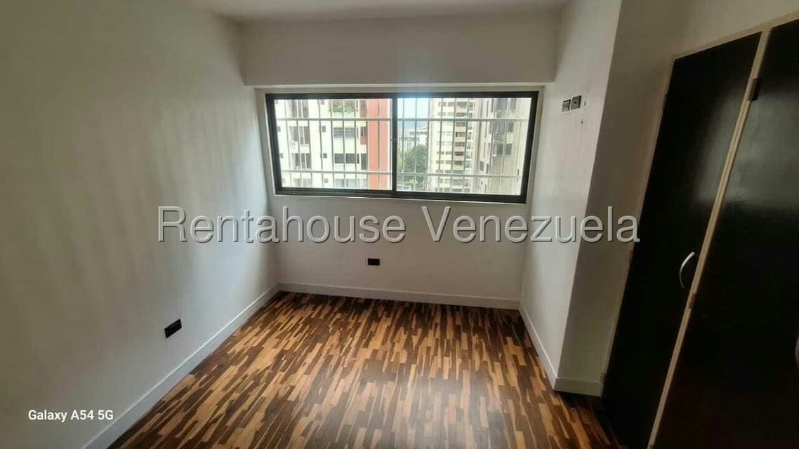 Apartamento (1 Nivel) en Alquiler en Guaicay, Distrito Metropolitano - 12