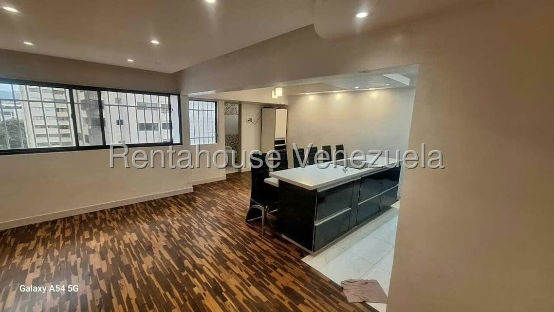 Apartamento (1 Nivel) en Alquiler en Guaicay, Distrito Metropolitano - 13