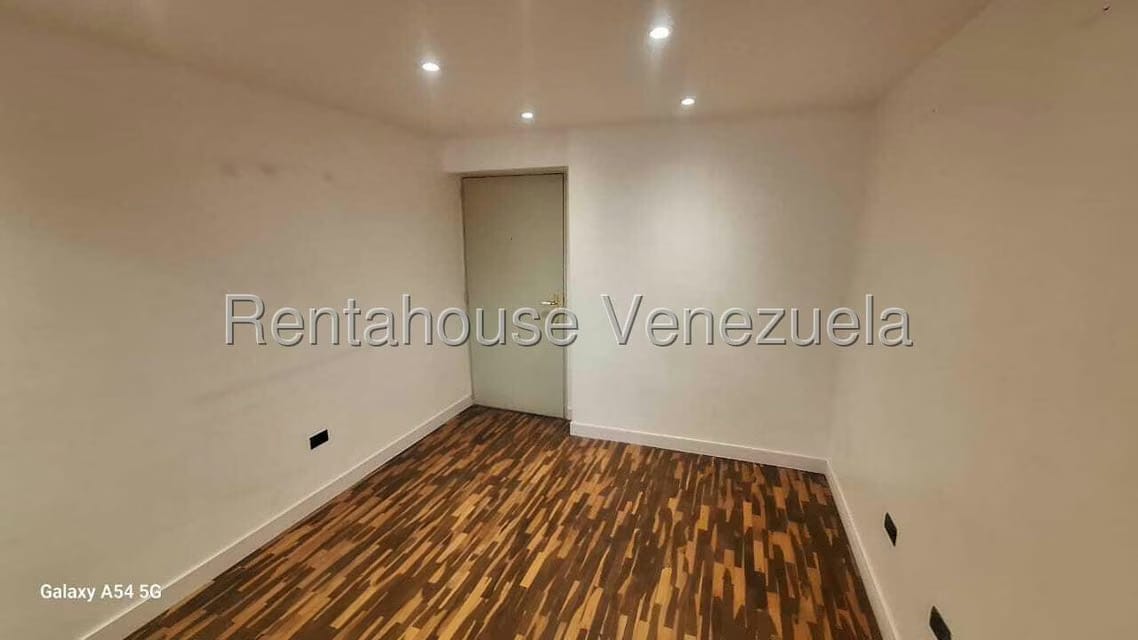 Apartamento (1 Nivel) en Alquiler en Guaicay, Distrito Metropolitano - 14