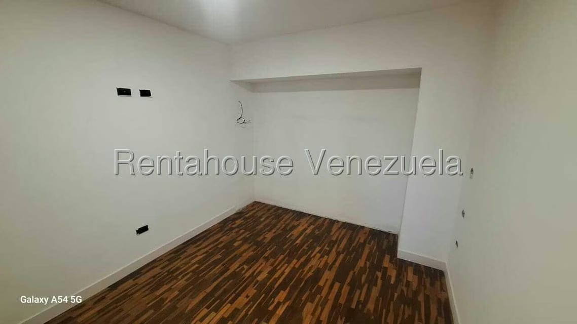 Apartamento (1 Nivel) en Alquiler en Guaicay, Distrito Metropolitano - 16