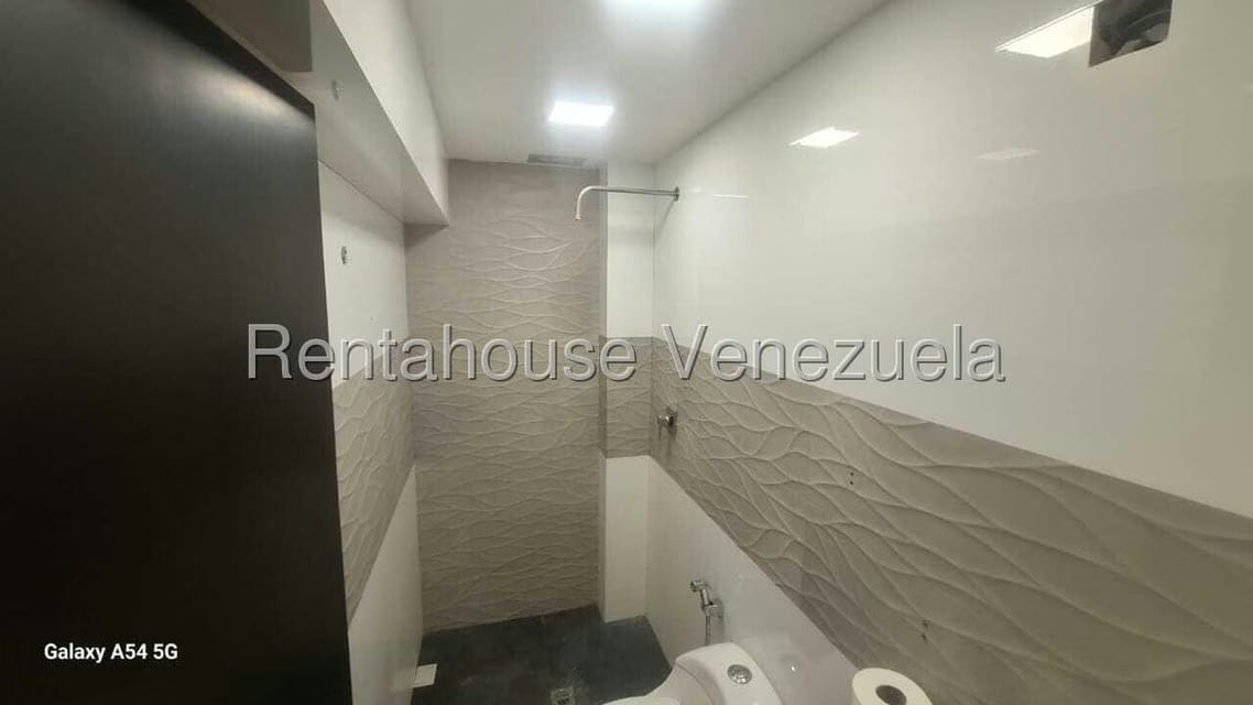 Apartamento (1 Nivel) en Alquiler en Guaicay, Distrito Metropolitano - 18