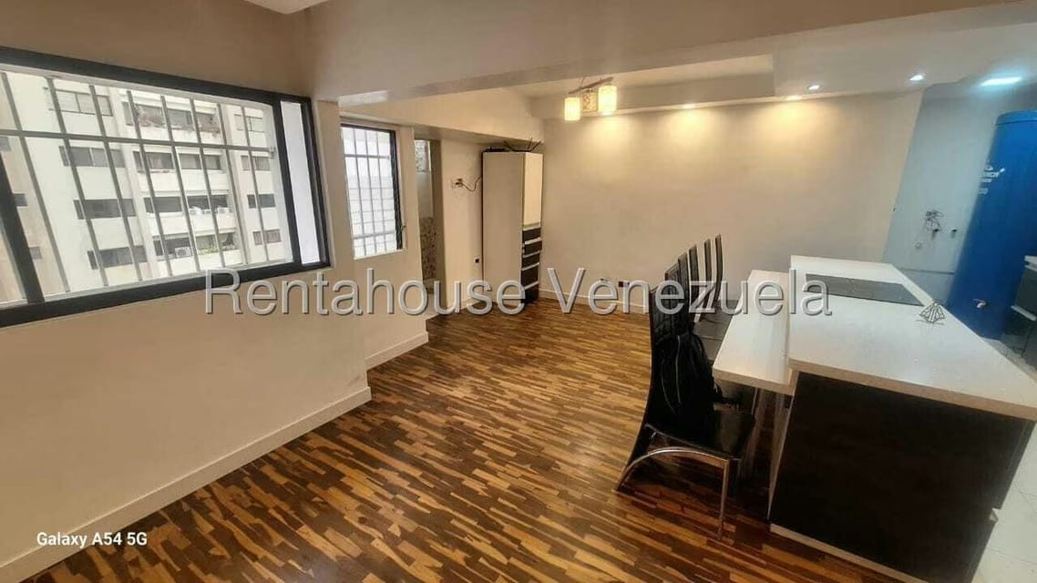 Apartamento (1 Nivel) en Alquiler en Guaicay, Distrito Metropolitano - 10