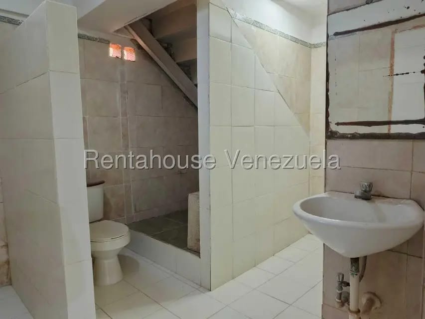 Comercial (Local Comercial) en Alquiler en La Lago, Zulia - 16