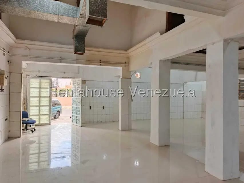 Comercial (Local Comercial) en Alquiler en La Lago, Zulia - 3