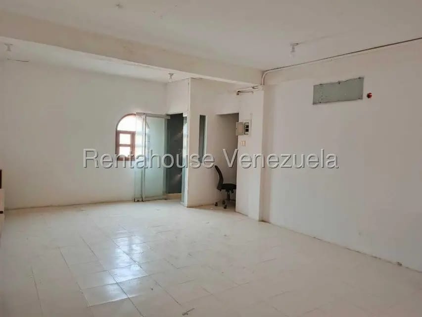 Comercial (Local Comercial) en Alquiler en La Lago, Zulia - 6