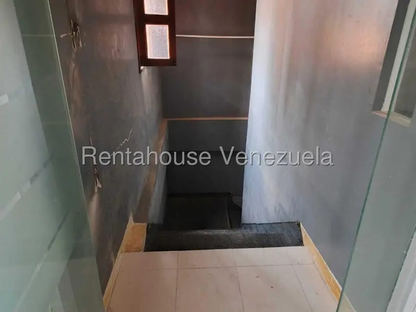 Comercial (Local Comercial) en Alquiler en La Lago, Zulia - 9