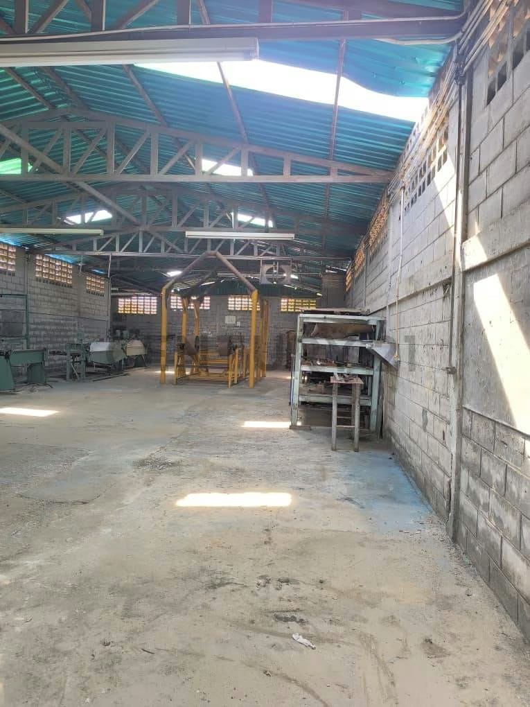 Se vende casa para restaurar con Galpon de 874 m2, Sector 24 de Julio - 2