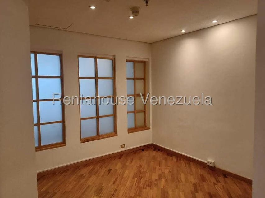 Comercial (Oficina) en Alquiler en Campo Alegre, Distrito Metropolitano - 19