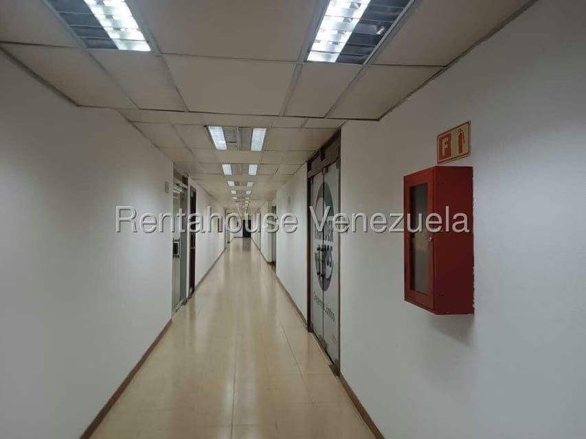 Comercial (Oficina) en Alquiler en Campo Alegre, Distrito Metropolitano - 25