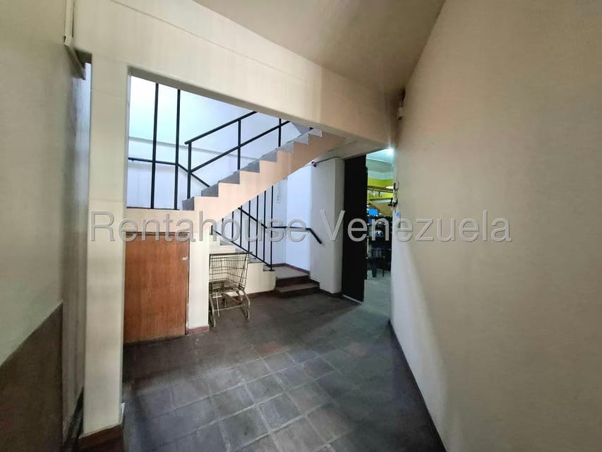 Comercial (Edificio) en Venta en Avenida Miranda, Aragua - 2