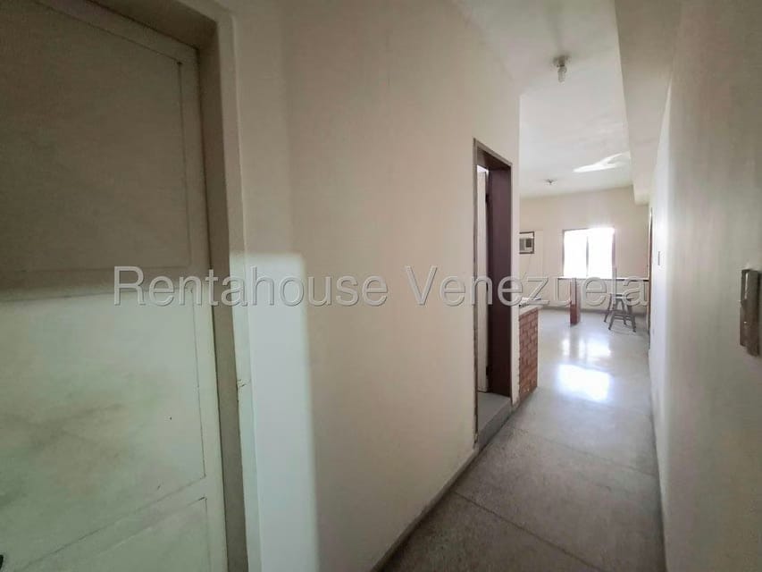 Comercial (Edificio) en Venta en Avenida Miranda, Aragua - 14