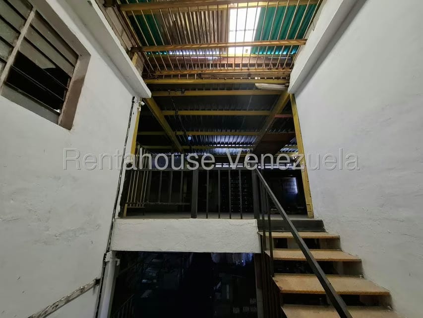 Comercial (Edificio) en Venta en Avenida Miranda, Aragua - 36
