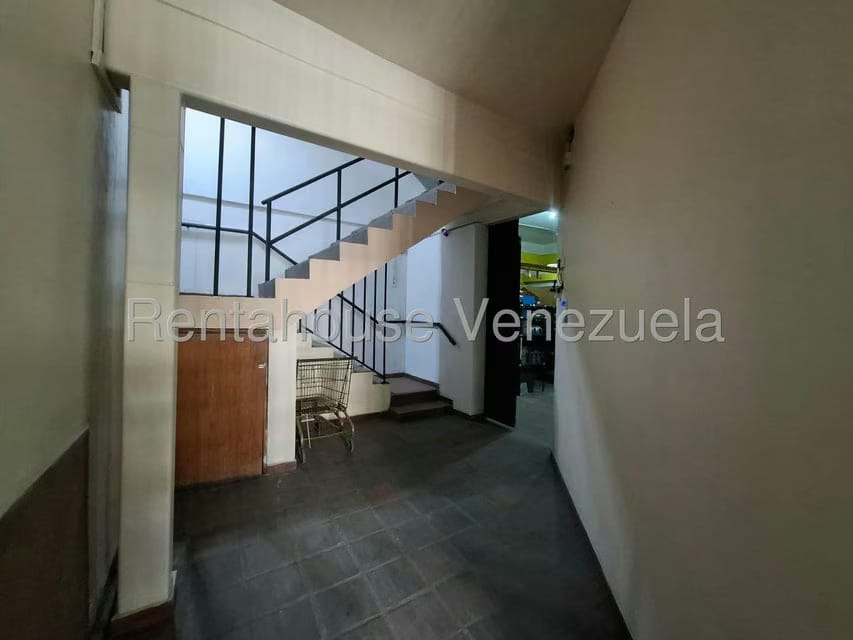 Comercial (Edificio) en Venta en Avenida Miranda, Aragua - 40