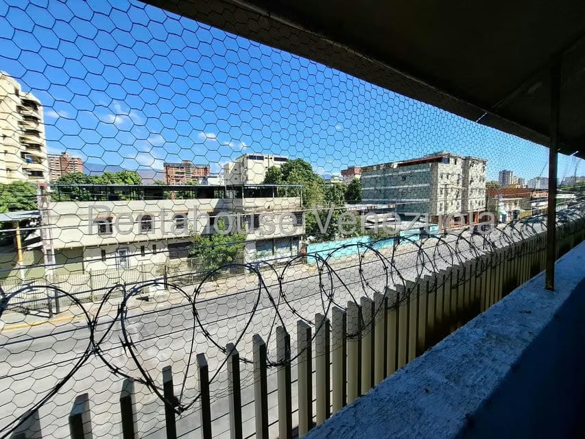 Comercial (Edificio) en Venta en Avenida Miranda, Aragua - 62