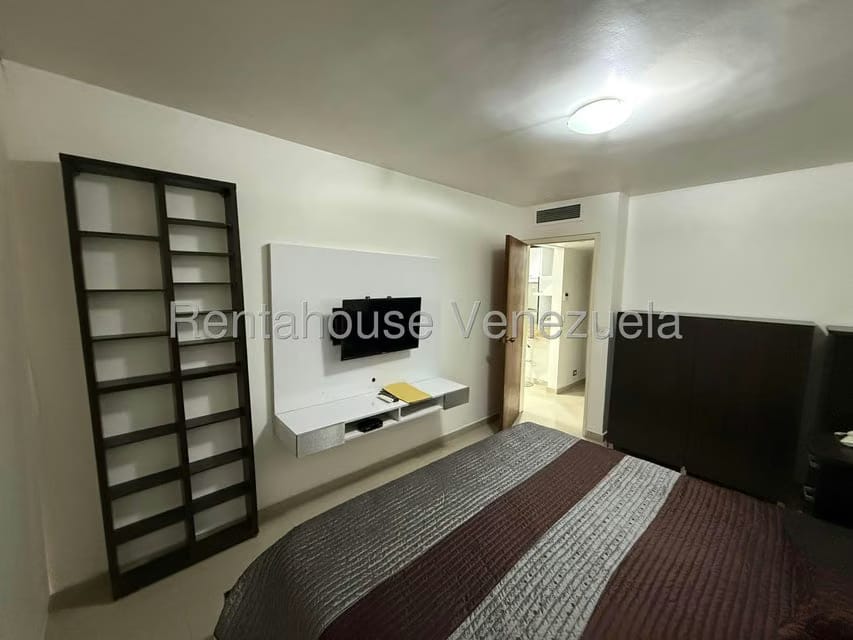Apartamento (1 Nivel) en Alquiler en El Rosal, Distrito Metropolitano - 15