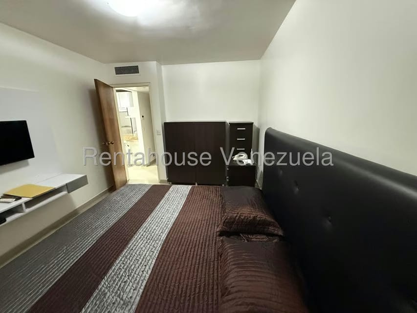Apartamento (1 Nivel) en Alquiler en El Rosal, Distrito Metropolitano - 16