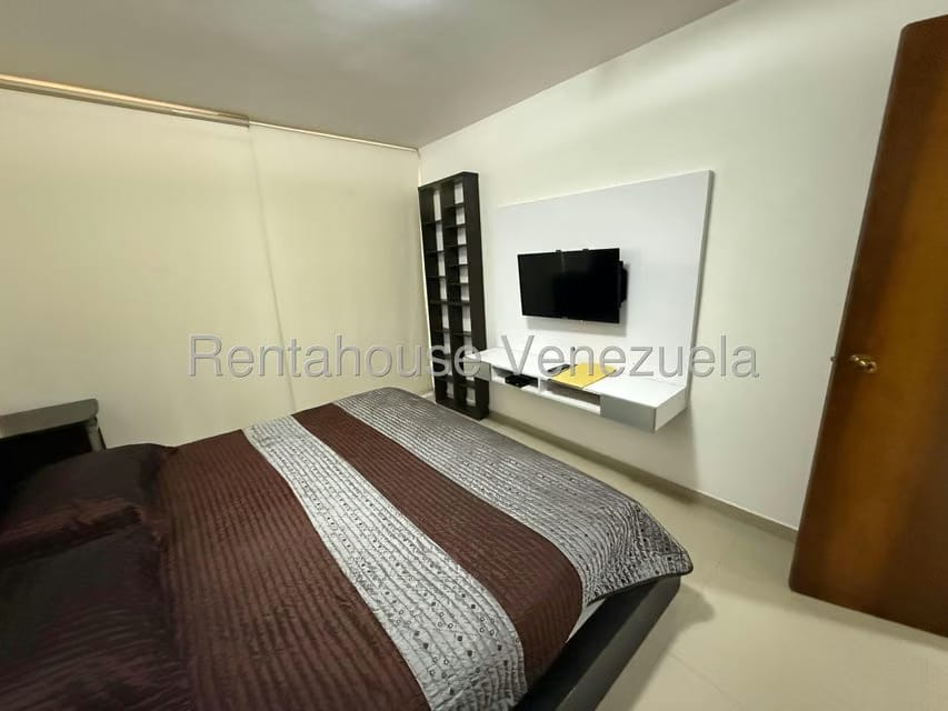 Apartamento (1 Nivel) en Alquiler en El Rosal, Distrito Metropolitano - 17
