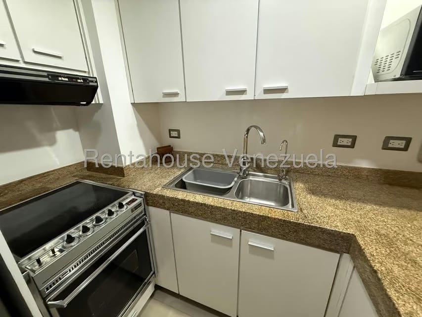 Apartamento (1 Nivel) en Alquiler en El Rosal, Distrito Metropolitano - 23