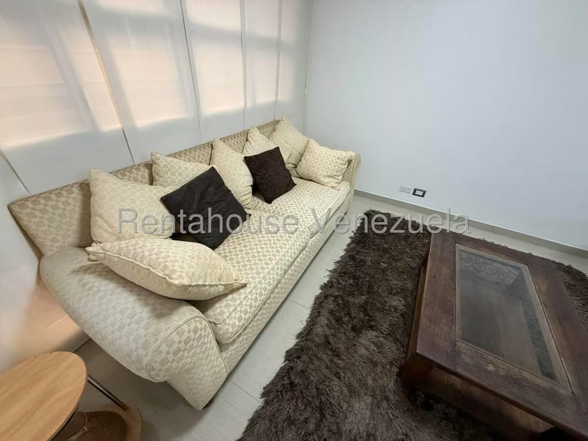 Apartamento (1 Nivel) en Alquiler en El Rosal, Distrito Metropolitano - 10