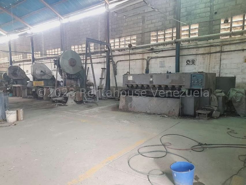 Comercial (Galpon - Deposito) en Venta en Zona Oeste, Lara - 13