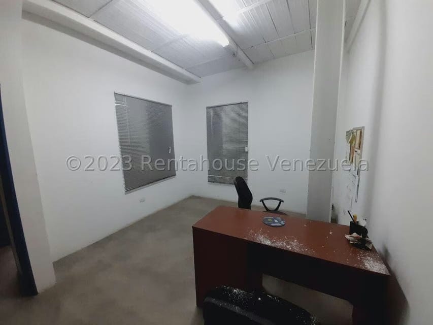 Comercial (Galpon - Deposito) en Venta en Zona Oeste, Lara - 18