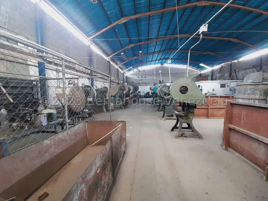 Comercial (Galpon - Deposito) en Venta en Zona Oeste, Lara - 4