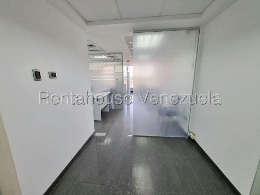 Comercial (Oficina) en Venta en La Lagunita Country Club, Distrito Metropolitano - 2