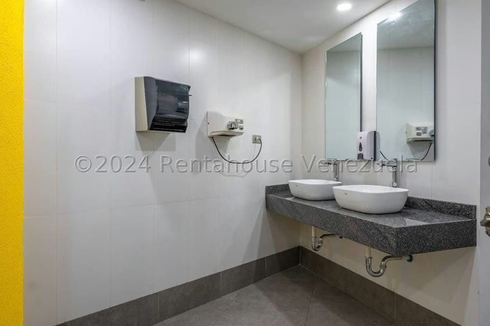 Comercial (Oficina) en Venta en El Rosal, Distrito Metropolitano - 13