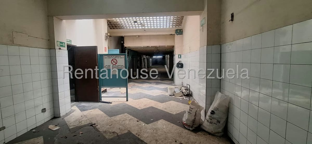 Comercial (Local Comercial) en Venta en Quinta Crespo, Distrito Metropolitano - 2