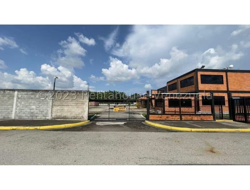 Comercial (Galpon - Deposito) en Venta en Zona Industrial, Carabobo - 2