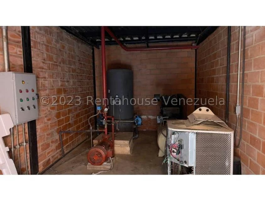 Comercial (Galpon - Deposito) en Venta en Zona Industrial, Carabobo - 68