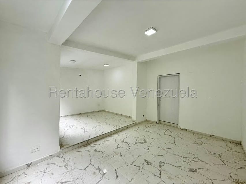 Casa (Duplex) en Venta en Oripoto, Distrito Metropolitano - 11