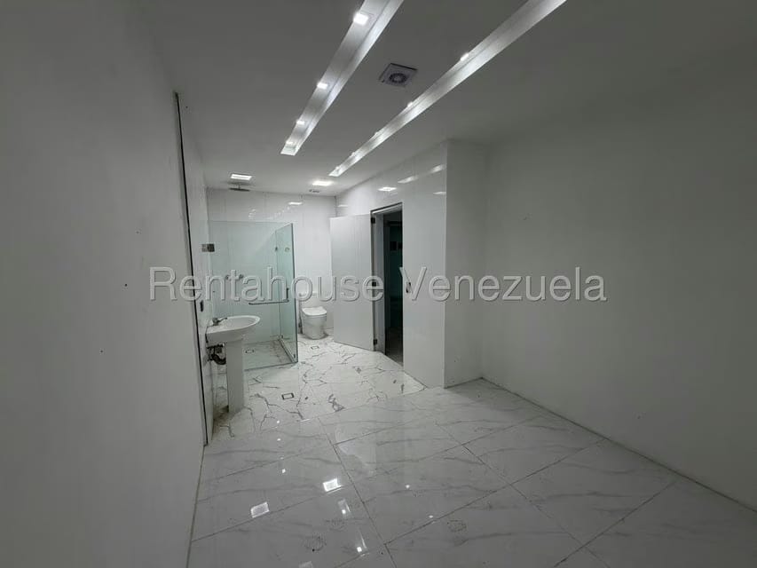 Casa (Duplex) en Venta en Oripoto, Distrito Metropolitano - 12