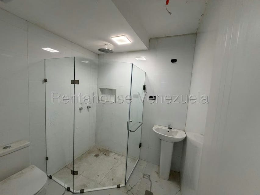 Casa (Duplex) en Venta en Oripoto, Distrito Metropolitano - 14