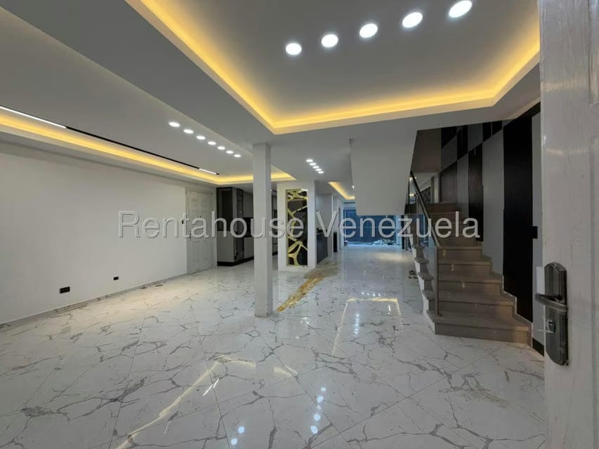 Casa (Duplex) en Venta en Oripoto, Distrito Metropolitano - 4