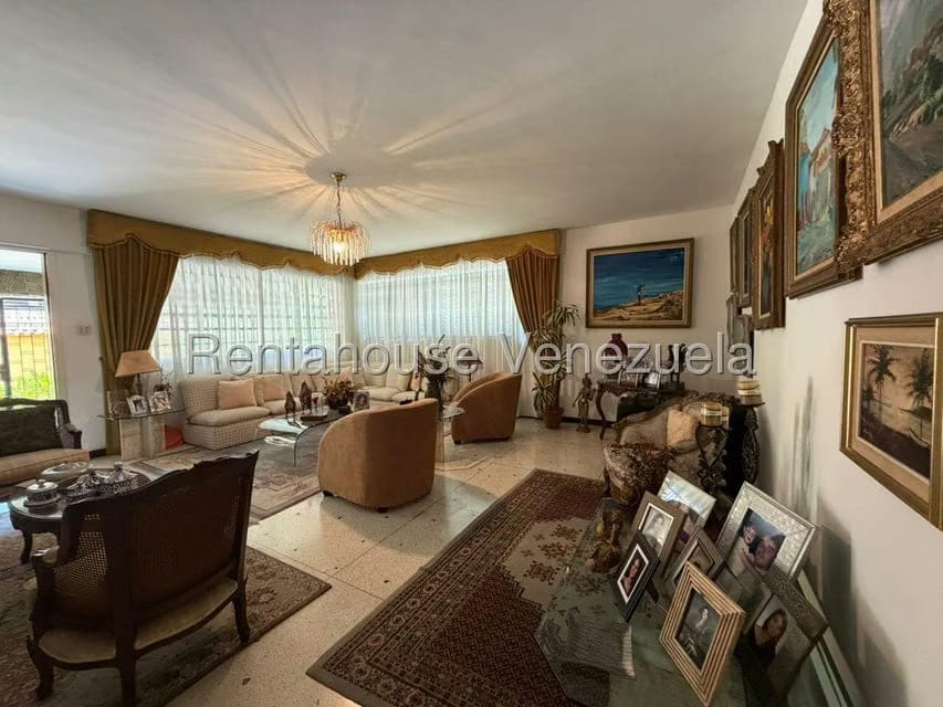 Casa (1 Nivel) en Venta en Prados del Este, Distrito Metropolitano - 9